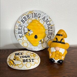 NWT- Set of 3- Yellow Bee Themed Cement Garden Stones & Bee- 🐝 Gnome Figure